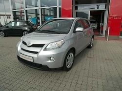 Silber metallic Gebraucht 2011 Toyota Urban Cruiser SUV | 13.300 €
