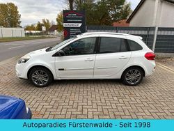 Weiß Gebraucht 2010 Renault Clio II Night&Day Limousine | 2.990 € (Fairer Preis)