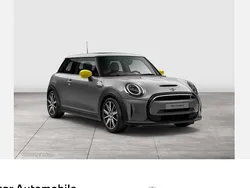 Grau Gebraucht 2022 Mini Cooper Essential Kleinwagen | 18.990 € (Fairer Preis)