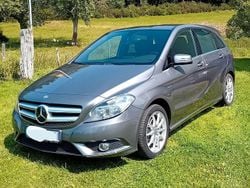 Grau Gebraucht 2011 Mercedes B200 Edition 1 Van / Kleinbus | 8.900 € (Etwas zu teuer)