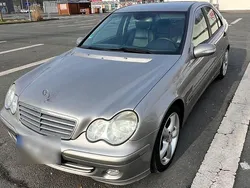 Grau Gebraucht 2004 Mercedes 200 Limousine | 2.500 €
