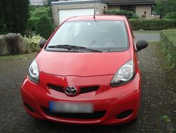 Rot Gebraucht 2010 Toyota Aygo Basis Kleinwagen | 1.400 € (Superpreis)