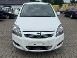Weiß Gebraucht 2013 Opel Zafira Family Van / Kleinbus | 3.980 €