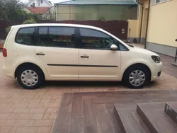 Beige Gebraucht 2011 VW Touran Highline Van / Kleinbus | 6.700 € (Fairer Preis)