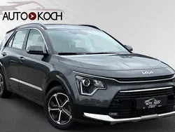 Grau Gebraucht 2023 Kia Niro Vision SUV | 28.590 € (Guter Preis)