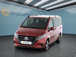 Rot Gebraucht 2024 Mercedes V220 Van / Kleinbus | 66.349 €