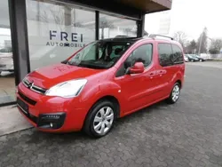 Rot Gebraucht 2017 Citroën Berlingo PureTech Van / Kleinbus | 6.500 €