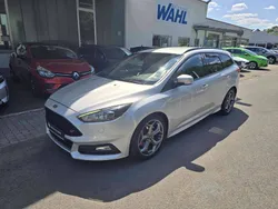 Silber Gebraucht 2017 Ford Focus ST Kombi | 15.180 € (Fairer Preis)