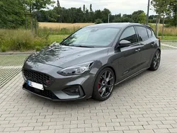 Grau Gebraucht 2019 Ford Focus Performance Edition Limousine | 22.490 € (Fairer Preis)