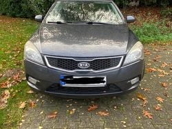 Grau Gebraucht 2012 Kia Ceed Sportswagon Kombi | 2.000 € (Superpreis)