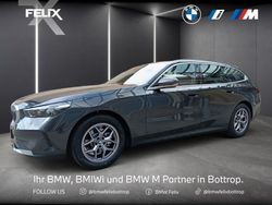 Sophistograu brillanteffekt me Neu 2025 BMW 520 Sport Line Kombi | 50.560 € (Superpreis)