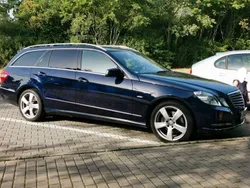 Blau Gebraucht 2010 Mercedes E250 Elegance Kombi | 17.000 € (Teuer)