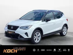 "candy" weiss Gebraucht 2023 Seat Arona FR SUV | 20.790 € (Fairer Preis)