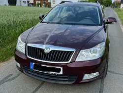 Rot Gebraucht 2011 Skoda Octavia Ambiente Kombi | 4.700 € (Superpreis)