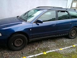 Blau Gebraucht 1998 Audi A4 Kombi | 650 € (Superpreis)