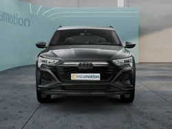 Grau Gebraucht 2024 Audi Q8 e-tron Sport SUV | 73.470 € (Fairer Preis)