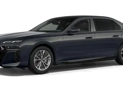 Grau Gebraucht 2024 BMW 740 Comfort Edition Limousine | 99.457 €