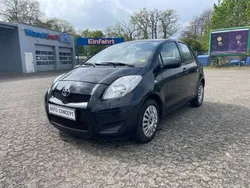 Schwarz Gebraucht 2011 Toyota Yaris Club Limousine | 3.999 € (Etwas zu teuer)
