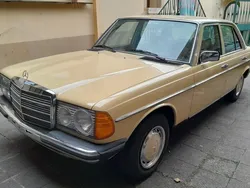 Gelb Gebraucht 1976 Mercedes 230 Limousine | 7.500 €