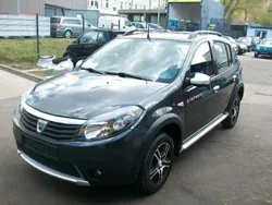 Grau Gebraucht 2012 Dacia Sandero Stepway Kleinwagen | 4.900 € (Fairer Preis)