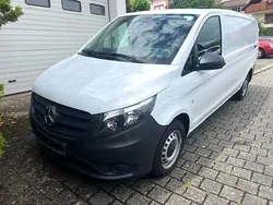 Weiß Gebraucht 2023 Mercedes Vito Van / Kleinbus | 24.600 €