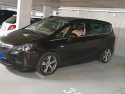Braun Gebraucht 2016 Opel Zafira Tourer Van / Kleinbus | 9.100 € (Etwas zu teuer)