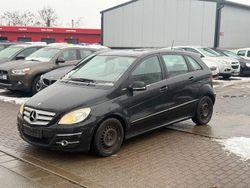 Schwarz Gebraucht 2011 Mercedes B180 Van / Kleinbus | 2.600 € (Superpreis)