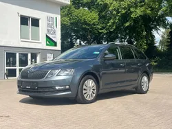 Grau Gebraucht 2018 Skoda Octavia Ambition Kombi | 6.900 € (Fairer Preis)