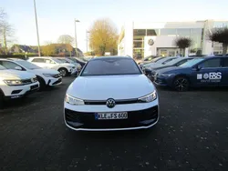 Weiß Gebraucht 2024 VW Passat R-line Kombi | 57.450 €