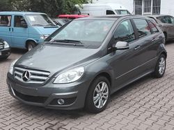 Grau Gebraucht 2010 Mercedes B180 Van / Kleinbus | 5.350 € (Fairer Preis)