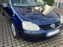 Blau Gebraucht 2004 VW Golf V Kleinwagen | 2.400 €