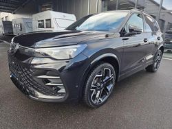 Deep black perleffekt Gebraucht 2024 VW Tiguan R-line SUV | 43.480 € (Guter Preis)