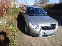Braun Gebraucht 2011 Skoda Yeti SUV | 9.800 € (Etwas zu teuer)