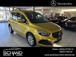 Limonitgelb Gebraucht 2023 Mercedes 180 Progressive Limousine | 31.777 € (Teuer)