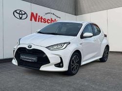 Weiß Gebraucht 2020 Toyota Yaris Hybrid Club Limousine | 16.990 € (Guter Preis)