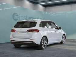 Weiß Gebraucht 2022 Mercedes B250e Style Van / Kleinbus | 26.397 € (Fairer Preis)