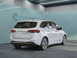 Weiß Gebraucht 2022 Mercedes B250e Style Van / Kleinbus | 26.397 € (Etwas zu teuer)