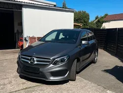 Grau Gebraucht 2016 Mercedes B200 AMG line Van / Kleinbus | 16.750 € (Teuer)