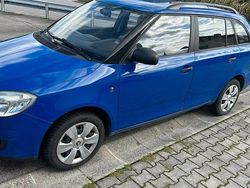 Blau Gebraucht 2009 Skoda Fabia Kleinwagen | 2.300 € (Fairer Preis)