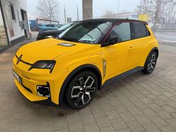 Pop yellow mit black pearl Neu 2025 Renault 5 E-Tech Komfort Kleinwagen | 34.450 € (Fairer Preis)
