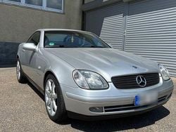Silber Gebraucht 1997 Mercedes SLK230 Cabrio | 7.689 € (Etwas zu teuer)
