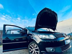 Schwarz Gebraucht 2015 VW Touran Highline Van / Kleinbus | 14.500 € (Fairer Preis)