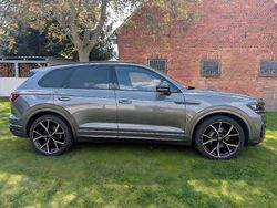 Grau Gebraucht 2023 VW Touareg R-line SUV | 54.300 € (Superpreis)