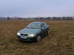 Grün Gebraucht 1999 Opel Vectra Limousine | 3.500 €