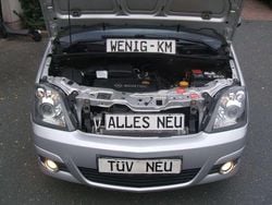 Grau Gebraucht 2010 Opel Meriva Van / Kleinbus | 4.400 € (Fairer Preis)