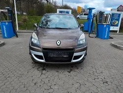 Braun Gebraucht 2011 Renault Scénic III Dynamique Van / Kleinbus | 3.699 € (Etwas zu teuer)