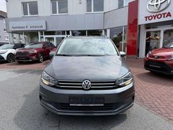 Indiumgrau metallic Gebraucht 2019 VW Touran Highline Van / Kleinbus | 21.900 € (Superpreis)