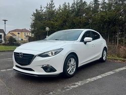 Weiß Gebraucht 2015 Mazda 3 Black Limited Kleinwagen | 12.300 €