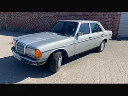 Silber Gebraucht 1981 Mercedes E230 Limousine | 7.500 €