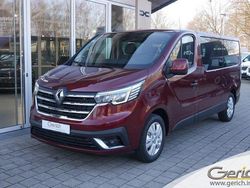 Karmesinrot metallic Gebraucht 2023 Renault Trafic Life Van / Kleinbus | 41.900 € (Teuer)